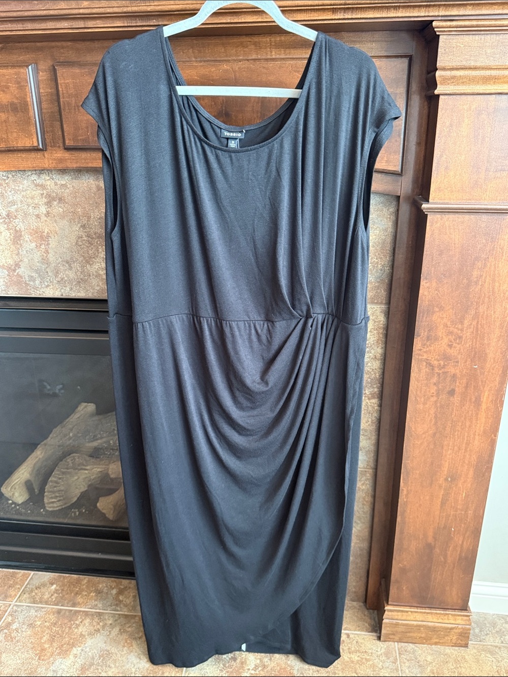 Torrid black ruched cap sleeve flattering midi versatile dress NWT tulip hem 3X
